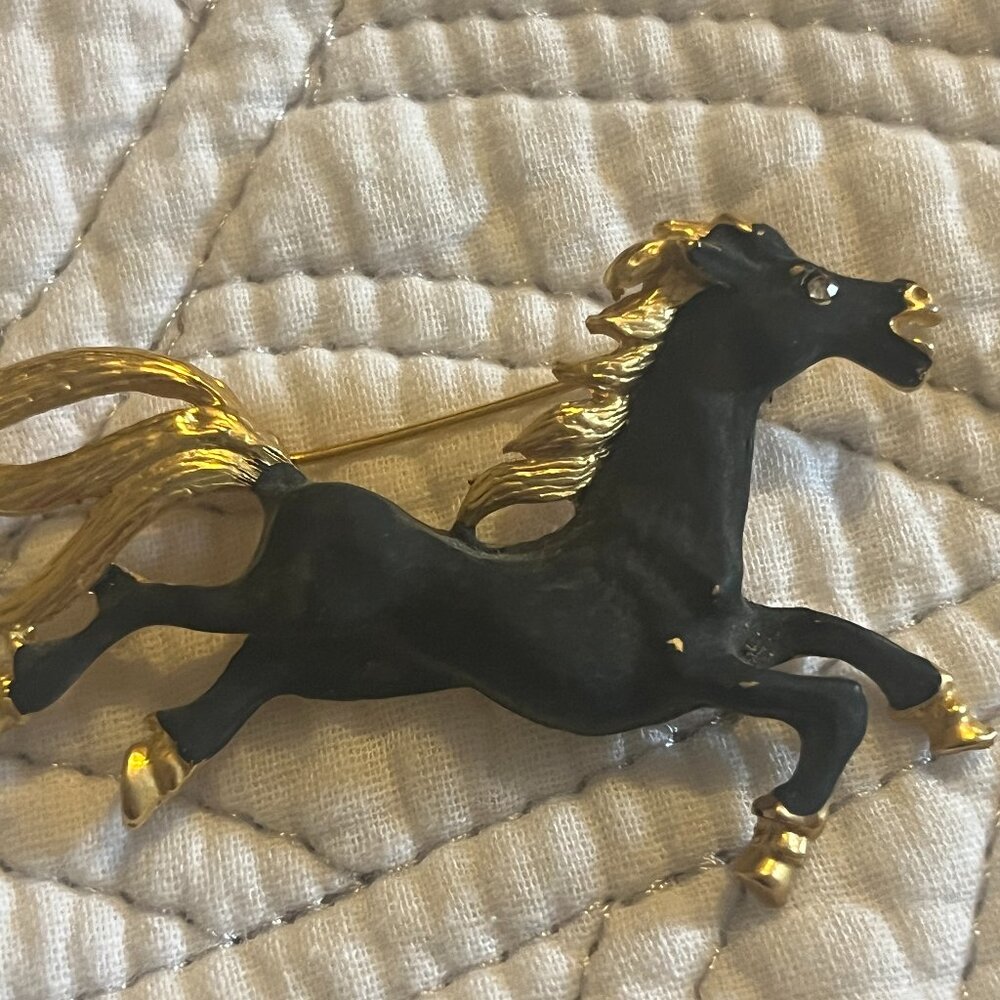 GALLOPING HORSE BROOCH - MATTE BLACK WITH GOLDTONE - VINTAGE